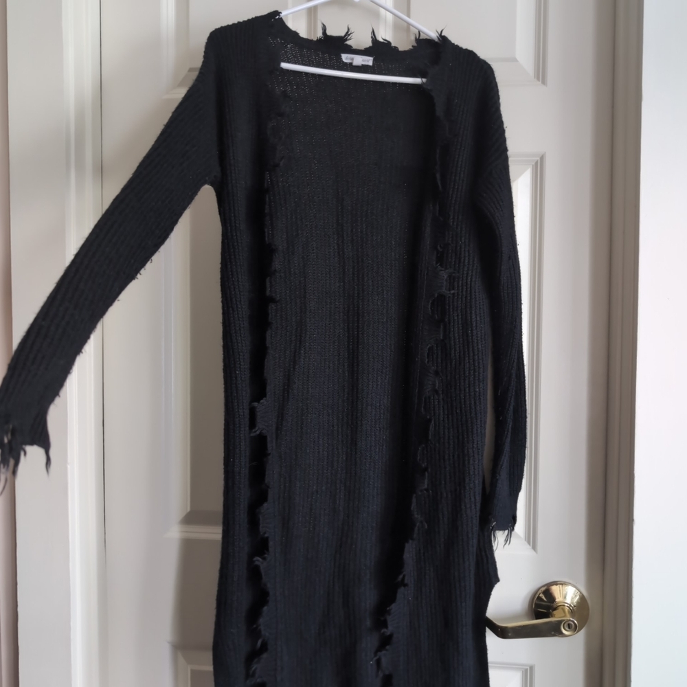 Black raw edge knit duster cardigan with side slits